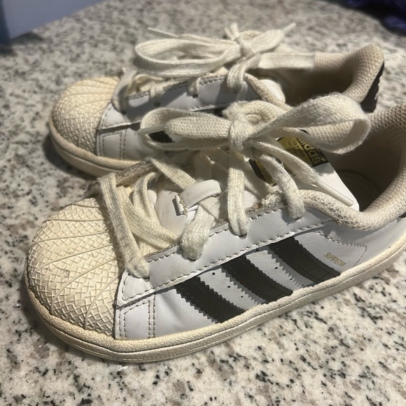 Kids Adidas all star used condition sz 9 - Picture 2 of 8